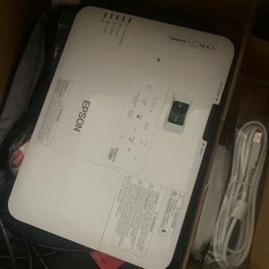 COPY - New epson powerlite 1795f projector.